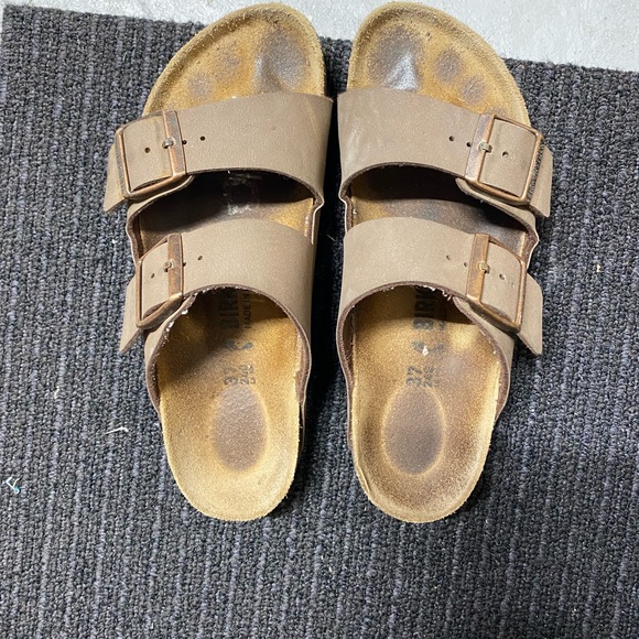 Gently used Arizonan narrow fit Birkenstock - Picture 4 of 4